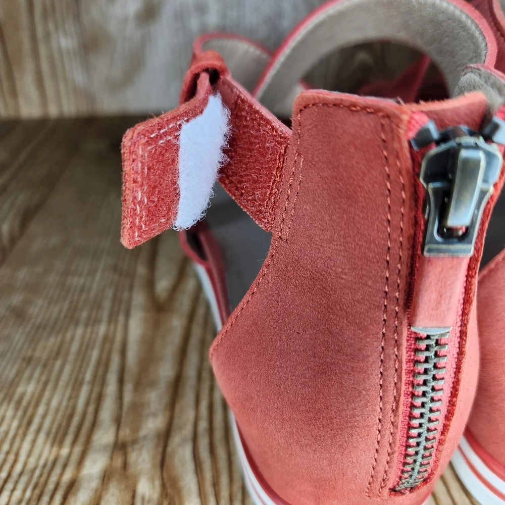 Eileen‎ Fisher Sally Wedge Strappy Sandal Size 9